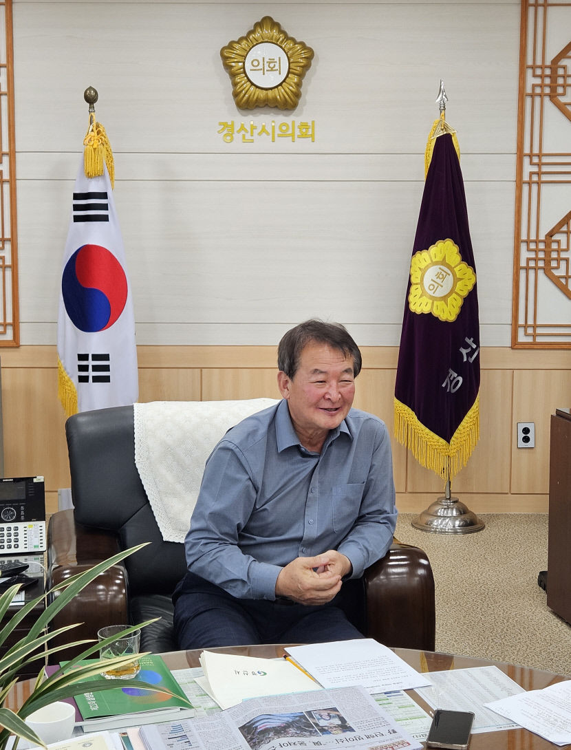 안문길 경산시의회 의장 집행부 독주 막고 합리적 대안도 낼 것