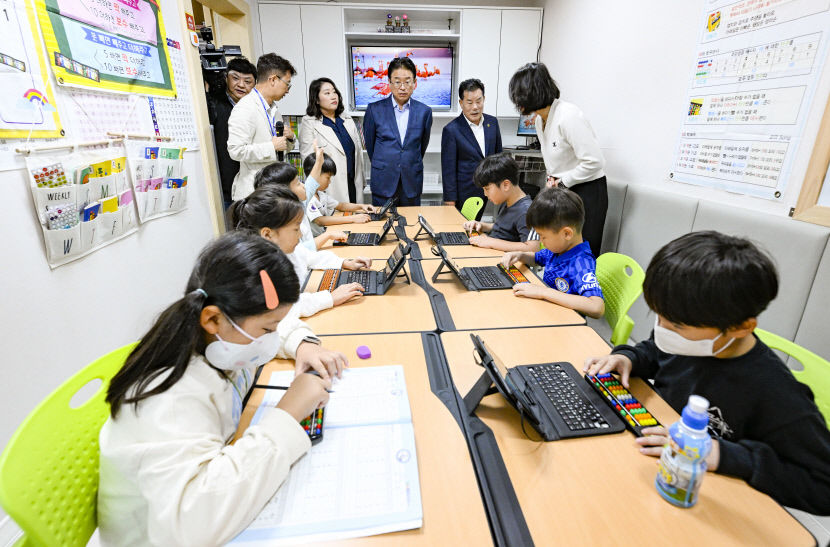 아파트 1층에서 온 마을 사람들이 함께 아이를 키워요