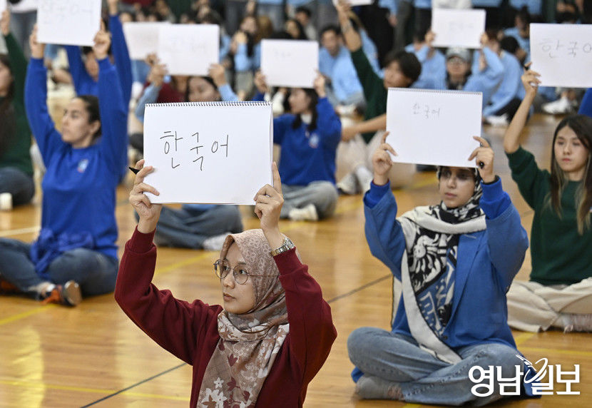 [포토뉴스] 한국어 퀴즈 푸는 외국인 유학생들