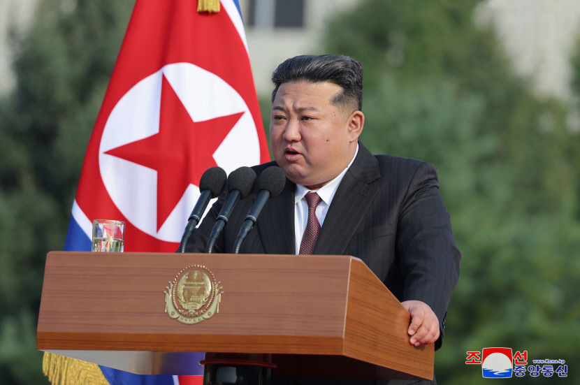 북한 남측 연결 도로·철길 끊고 요새화 공사…미군에도 통보