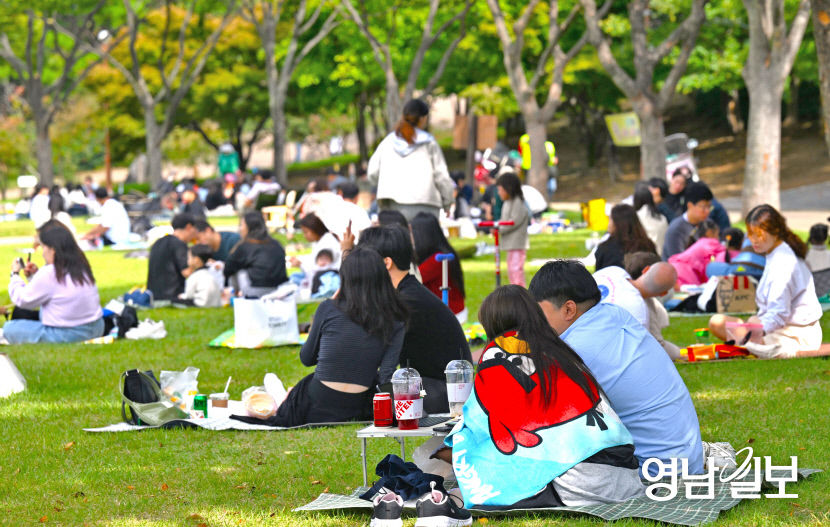 [포토뉴스] 한글날 두류공원에 나들이 나온 대구시민들