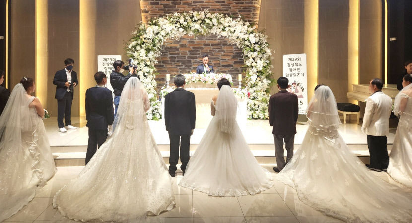 경북 장애인 부부 5쌍 합동결혼식…30~70대 부부 백년가약