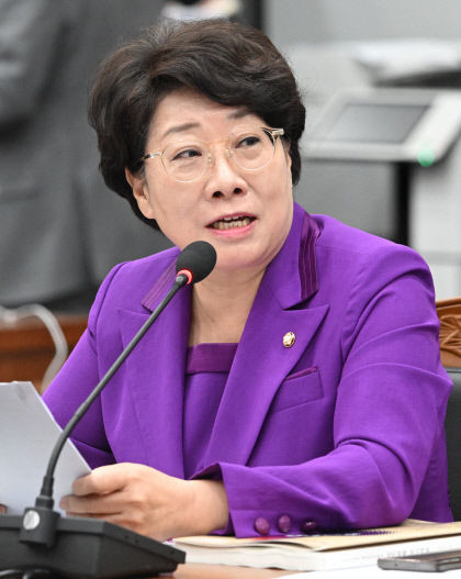 경북도 국감서 박정희 전 대통령 동상 건립 공방