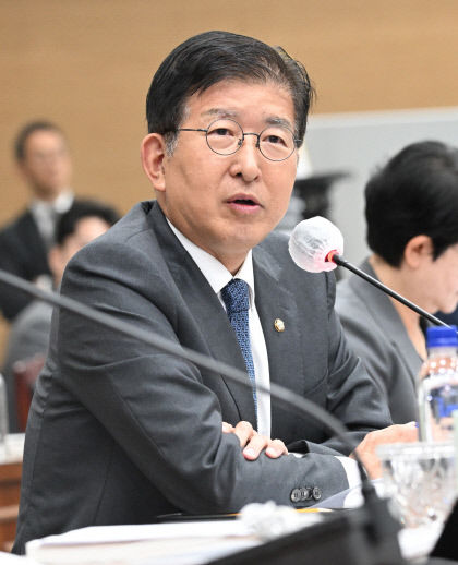 경북도 국감서 박정희 전 대통령 동상 건립 공방