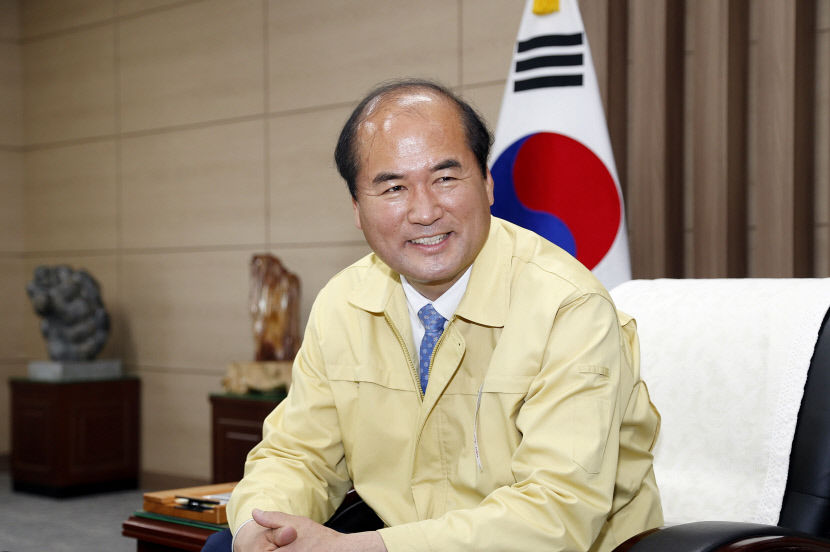 조용한 도서관이 아닌 다양한 공연과 퍼포먼스 등 문화센터가 되길