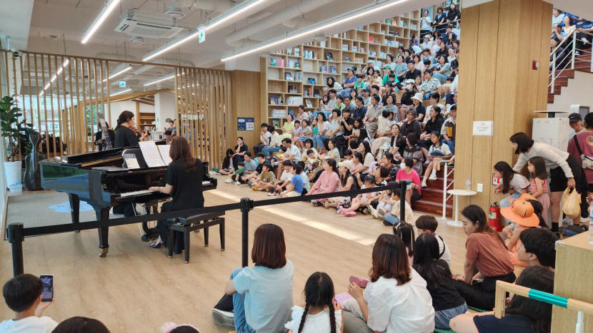 만남과 창의의 상주시립도서관