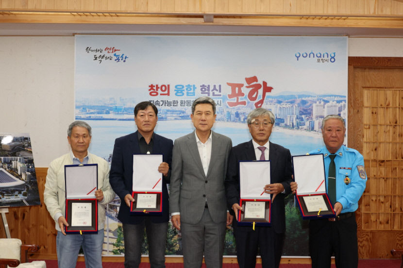 교통사고 화재 현장에서 차량 운전자 구조한 택시기사들 표창 받아