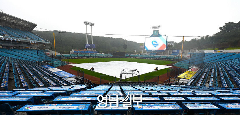 [속보] 한국시리즈 1차전 서스펜디드 경기·2차전 비 예보로 순연