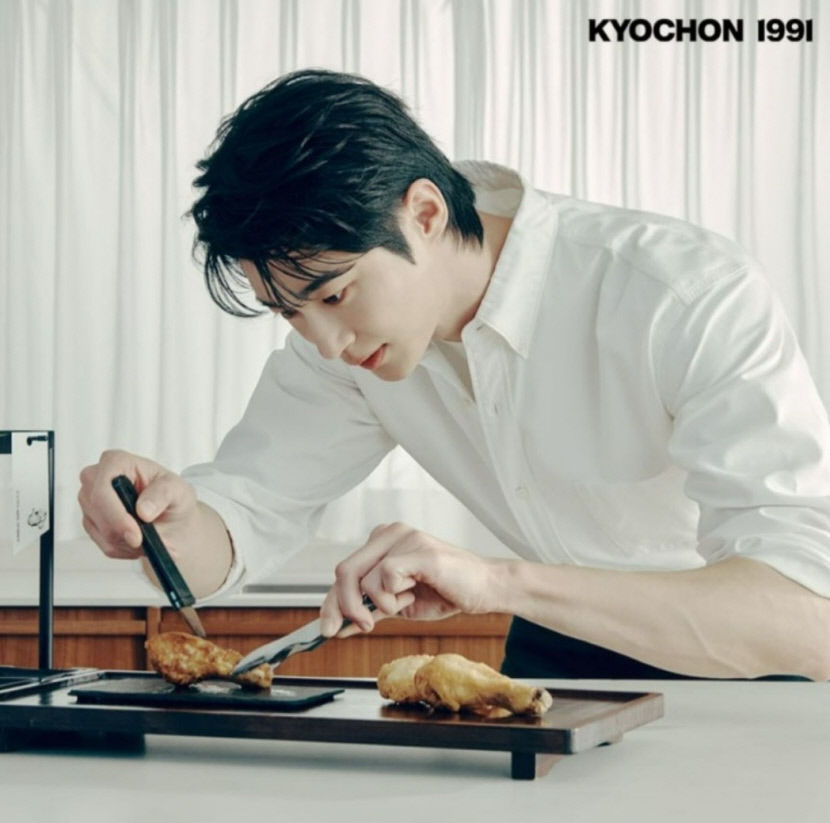 교촌치킨, 9년 만에 스타 마케팅 재개…변우석 브랜드 모델 발탁