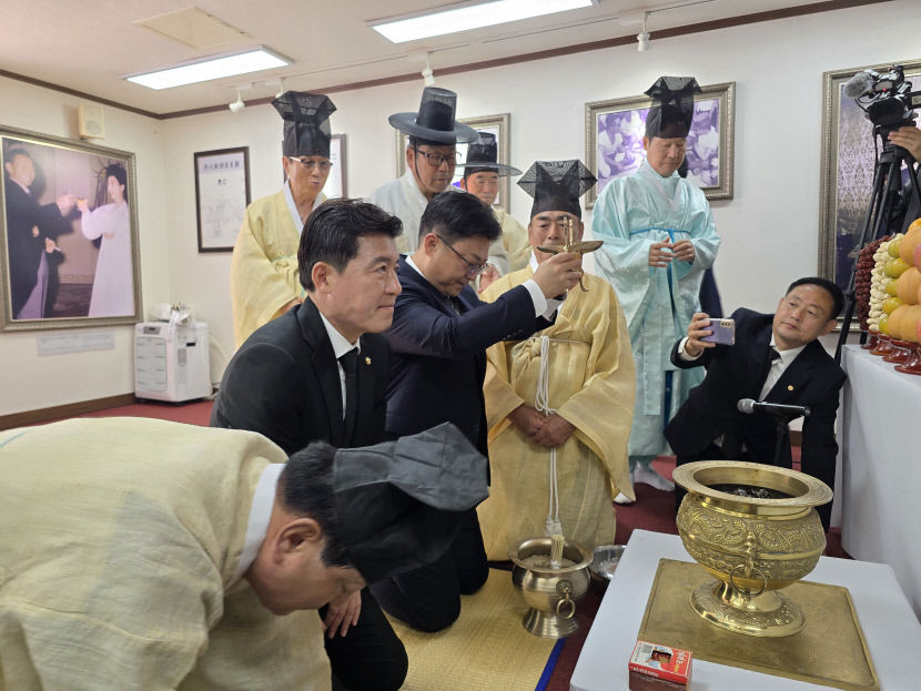 애국과 번영의 뜻 이어갈 것 구미서 박정희 대통령 서거 45주기 추도식