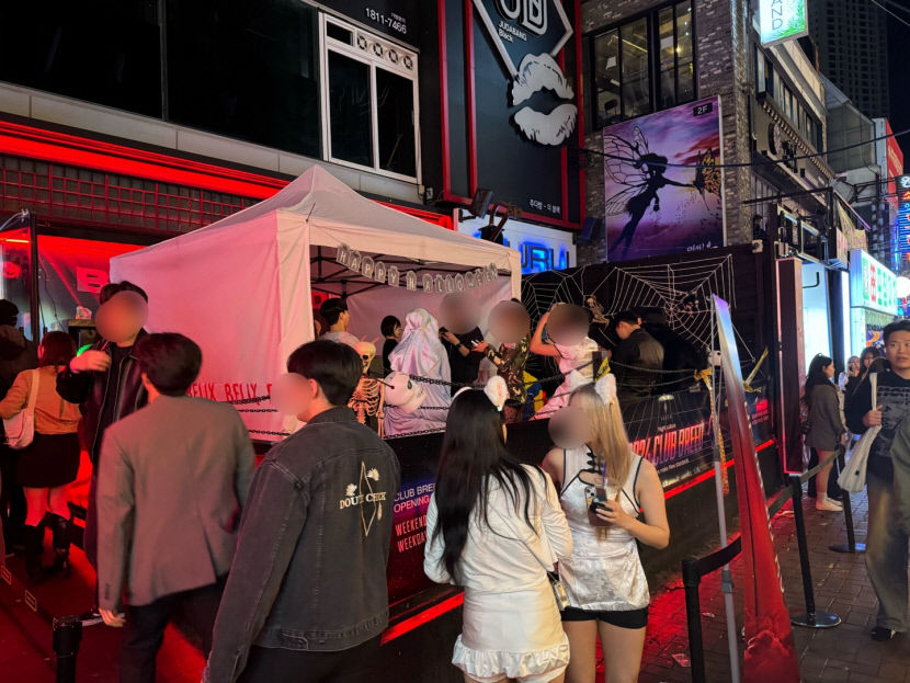 핼러윈에 빠진 동성로 클럽골목…가게마다 호박 유령·거미줄 야단법석