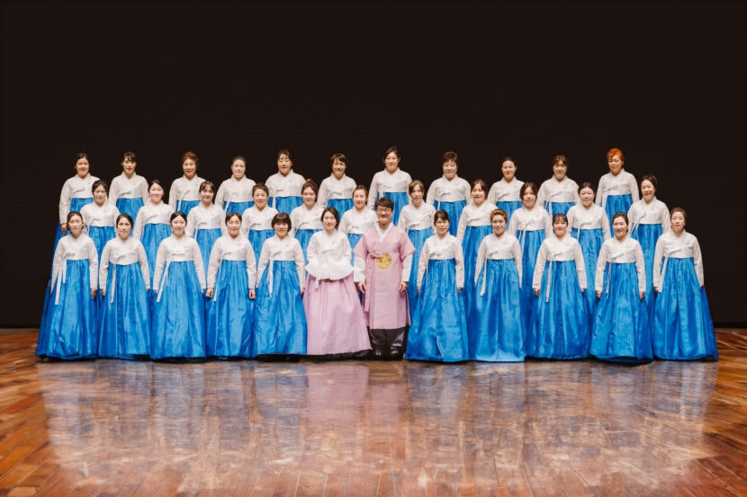 대구서구여성합창단 단체사진. <대구서구문화회관 제공>