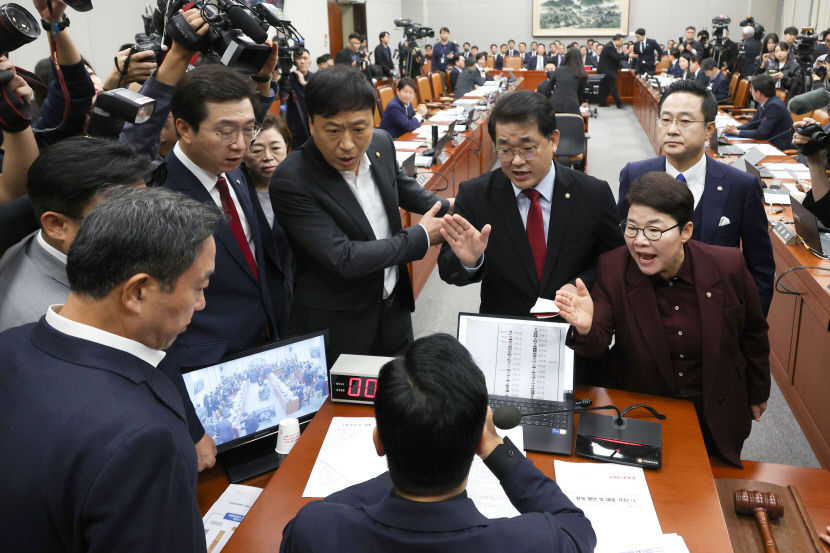 [국감] 시작부터 고성·항의 오간 대통령실 대상 국감…與 국회사 오점, 野 권위도전하냐