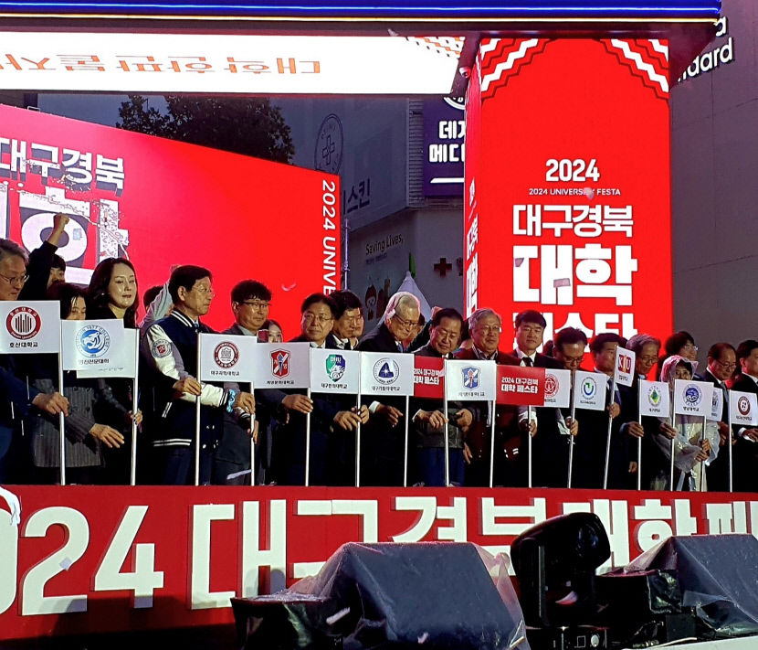 [포토뉴스] 대구 동성로에서 만난 대구시장과 대구경북 대학 총장들