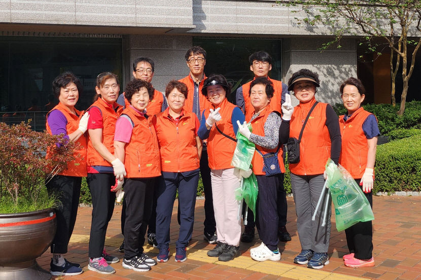 [동네뉴스] 쓰레기 주우며 환경정화와 소통까지, 달서구 아파트줍깅데이