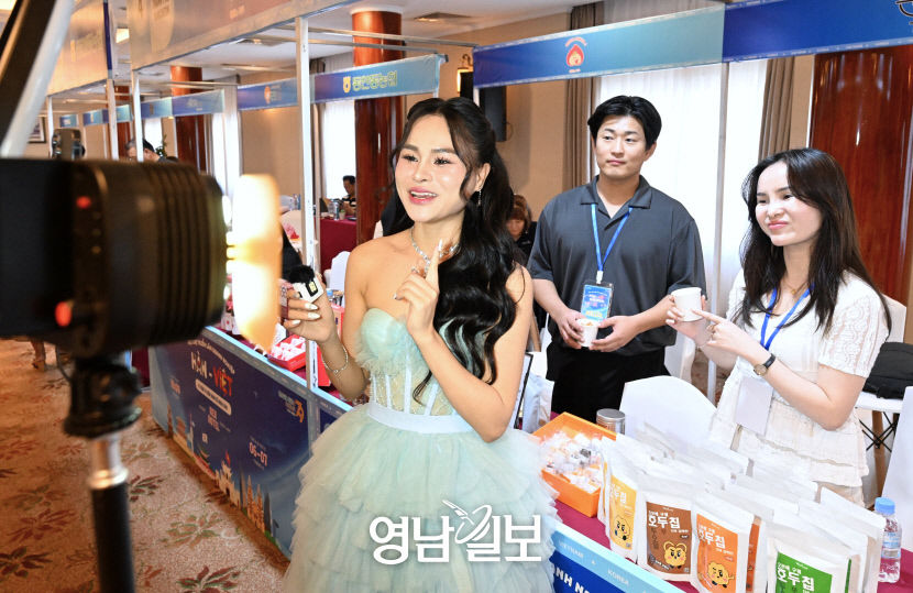 [포토뉴스] 베트남 인플루언서도 반한 김천 호두