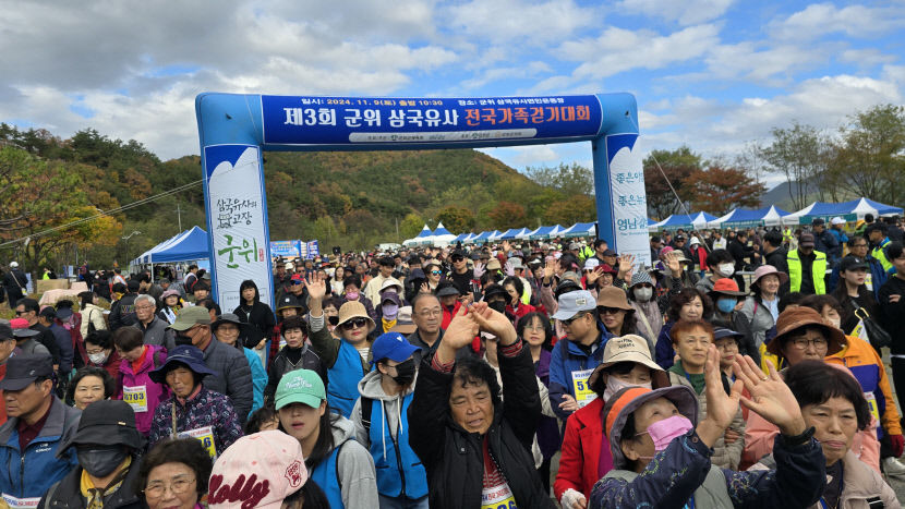 단풍 물든 군위댐 힐링 산책