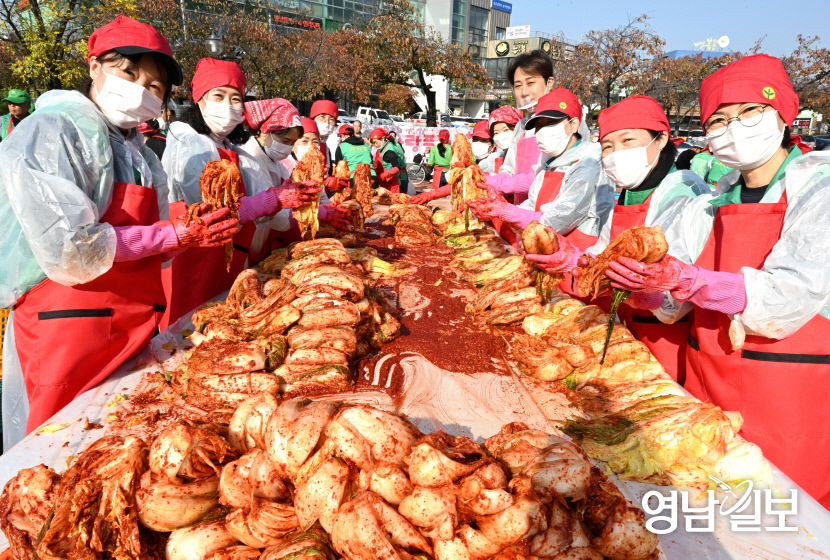 [포토뉴스] 대구 동구 새마을회 사랑의 김장나눔