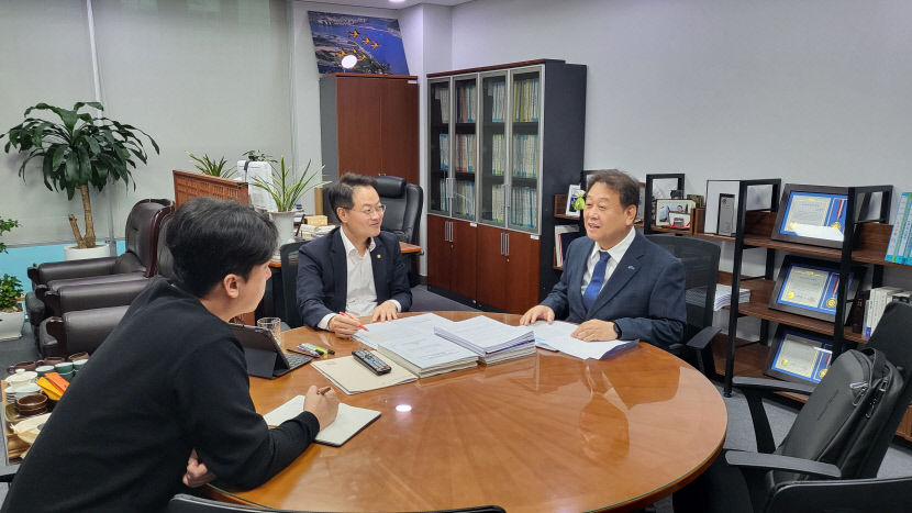 한영태 민주당 경주위원장 APEC 성공개최 예산 증액 필요 국회 찾아 요청