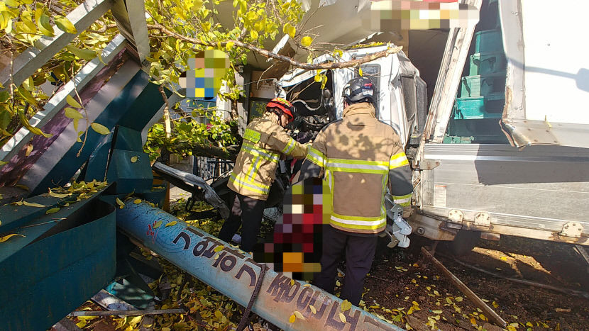 김천에서 15t 화물차 인도 덮쳐...1명 사망·7명 다쳐