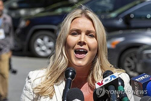 트럼프의 입 백악관 대변인에 27세 레빗 발탁...역대 최연소