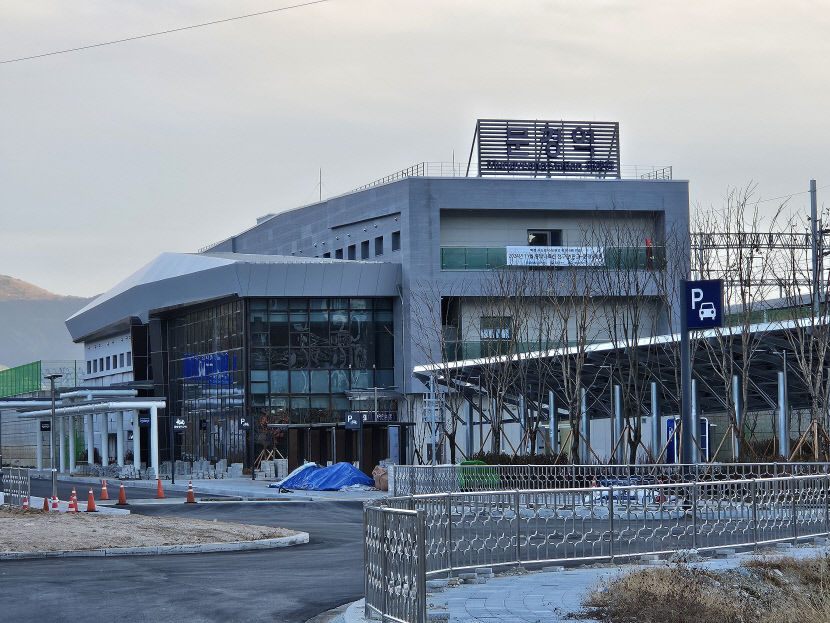 [중부내륙철도 이천~문경 구간 개통] 문경에서 이천까지 단 54분 역세권 관광 시너지 노린다