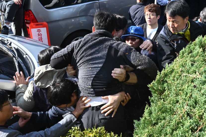 대구학비연대 총파업 지지 기자회견장서 거친 실랑이 벌어져