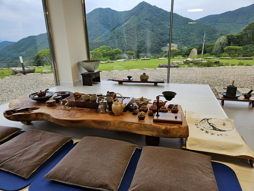 [문경 가볼만한 곳] 도자기의 고장 문경에 조성된 녹차밭서 즐기는 다도체험