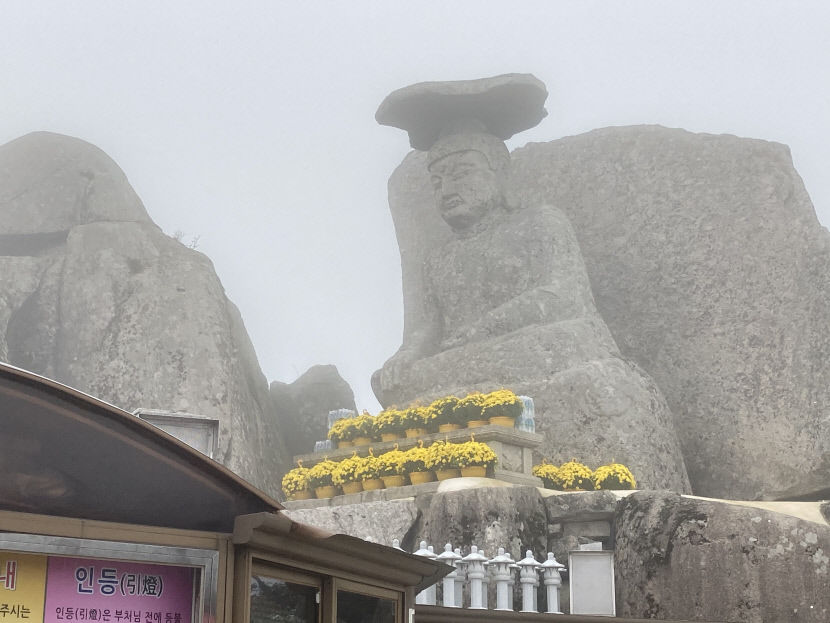 경산 팔공산 관봉 석조여래좌상. 경북문화관광공사 제공
