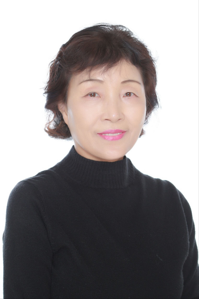 장혜랑 시인의 시집 인동 장씨 내간, 김영희 수필가의 수필집 셈법 대구문학상 수상