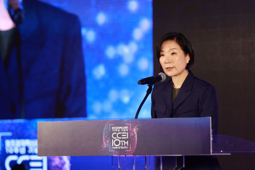 염색산단 찾은 오영주 중기부 장관 친환경 설비 정책자금 지원하겠다