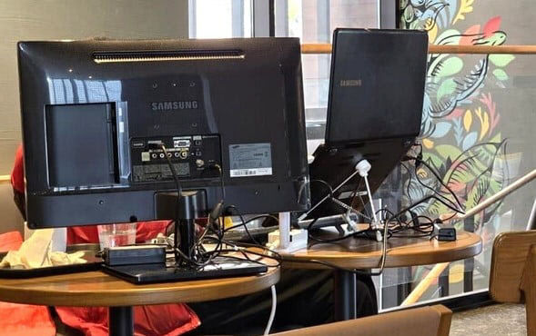데스크탑에 이어 프린터까지…스타벅스에 나타난 전기 빌런