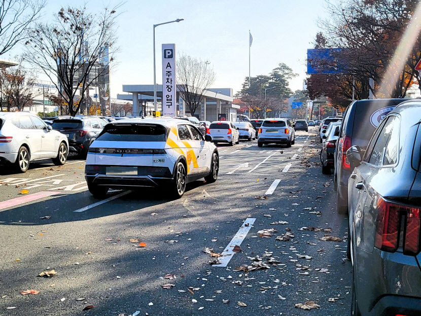 과태료 맞는게 오히려 이득?…불법주차에 점령당한 대구공항