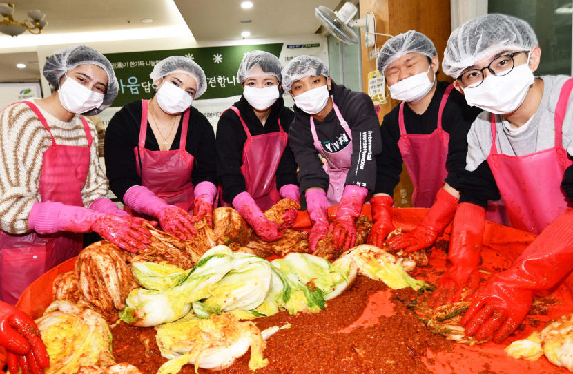 영진전문대 사회봉사단 김장 나누기로 사랑 전해요