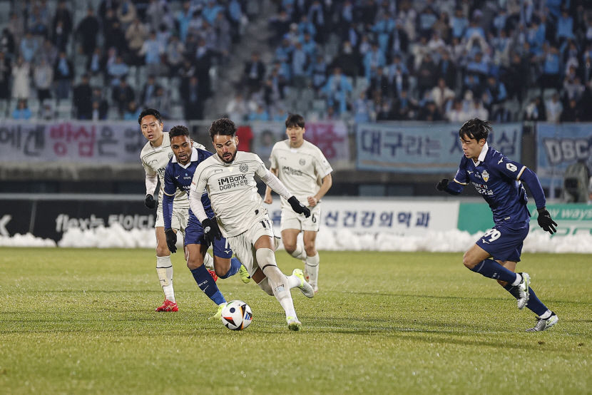 대구FC 승강플레이오프 1차전 3-4패…후반 세징야 골로 희망 불씨는 살려