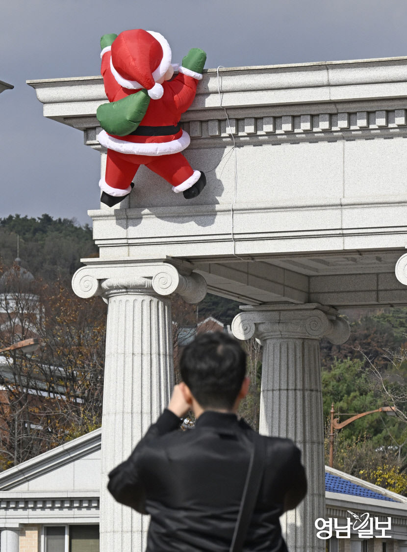 [포토뉴스] 계명대에 등장한 산타