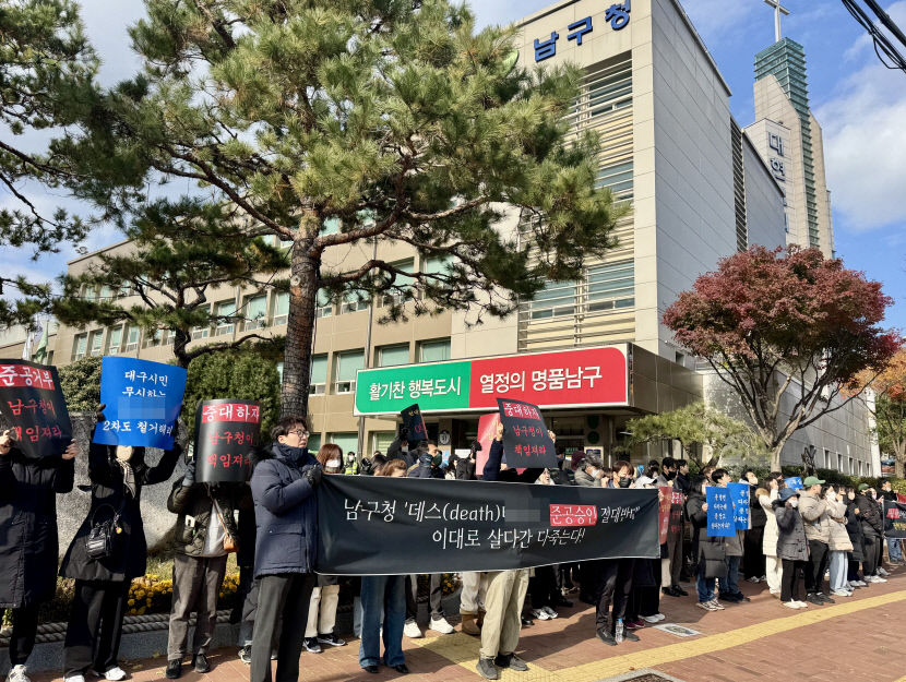 공사판 들어가서 살라는 건가 엘리베이터 현관 맞닿는 하자 아파트 입주민들 준공 승인 반대