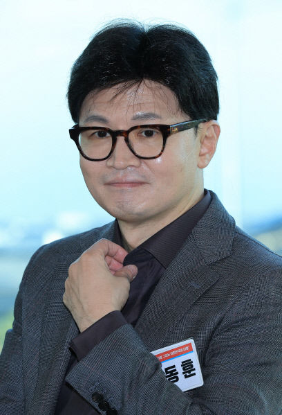 또다시 맞붙은 친한계와 친윤계, 신평 변호사 한 대표 사퇴해야 vs 친한 경거망동 말라