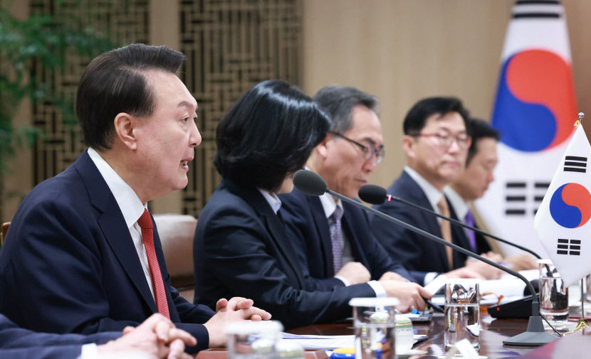 윤석열 대통령이 3일 서울 용산 대통령실에서 열린 사디르 자파로프 키르기즈공화국 대통령과의 한·키르기즈 정상회담에서 발언하고 있다. 연합뉴스