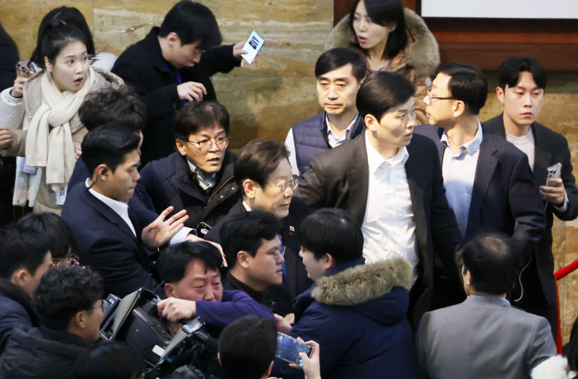 국회 비상계엄 해제요구 결의안 재석·찬성 190명 가결 …계엄선포 무효