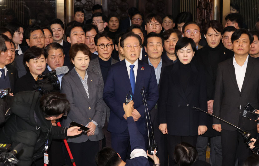 [123계엄] 비상계엄에 긴급했던 정치권…한동훈-이재명 비상계엄 불법