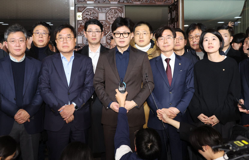 [123계엄] 비상계엄에 긴급했던 정치권…한동훈-이재명 비상계엄 불법