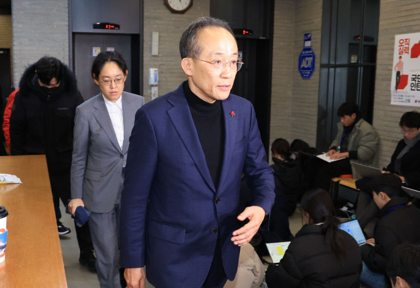 尹의 정치적 자해…결과 뻔했던 45년만의 계엄, 내란·탄핵으로 돌아온다