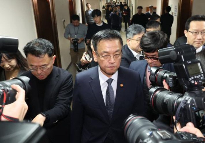 최상목 부총리 불확실성 해소 최선…내각 총사퇴엔 답변 없이 퇴장