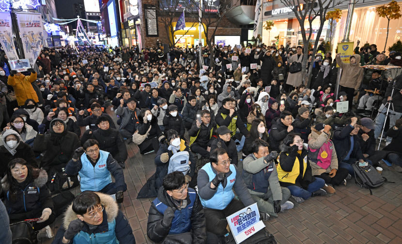 야권 6당, 尹 대통령 탄핵 소추안 국회 제출…5일 보고 후 6∼7일 표결 수순