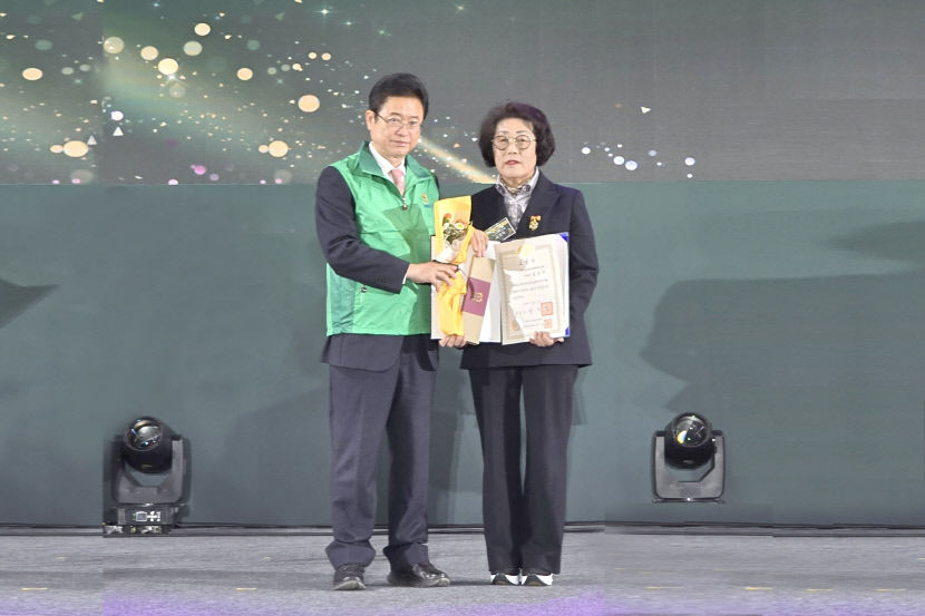 청송군새마을회, 경북도새마을지도자대회 대통령 표창 수상
