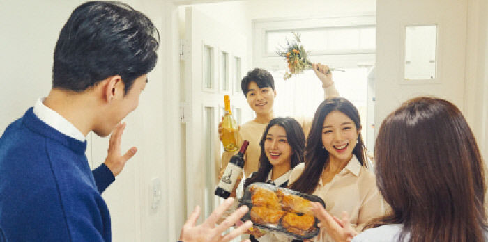 [위클리포유 커버 스토리] 확 달라진 연말풍경 (1) 흥청망청 연말은 옛말…소박한 즐거움으로 수고한 나를 토닥토닥