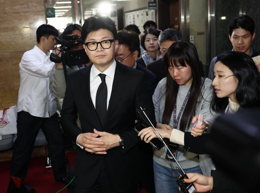 한동훈  尹 조기퇴진 불가피…최선 방식 논의하겠다