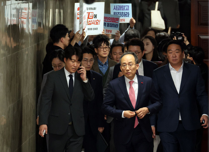 與 반대 기류에 낮아지는 탄핵 가능성…질서있는 조기 퇴진 띄우나