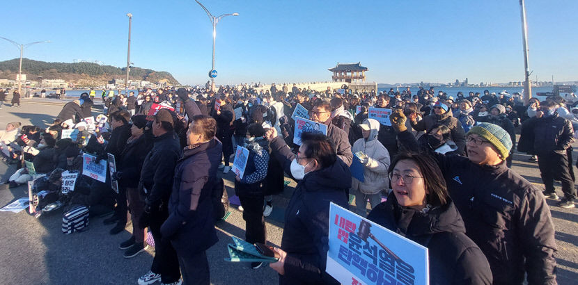 포항시민단체 탄핵불발 동조한 국힘은 해체하라